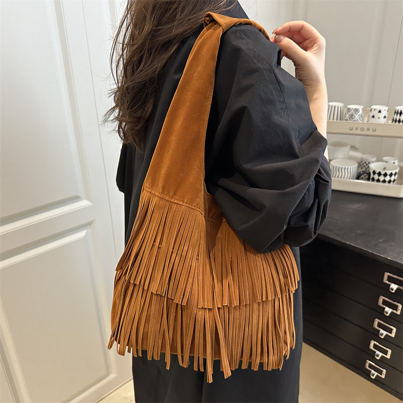 Suede Tassel Underarm Bag for Women 2026 New Vintage Fashion Handbag Shoulder Bag Large Capacity Commuting Tote Bag