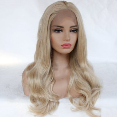 Mayorista estilo euroamericano oro claro inclinado pelucas ondas de fibra química delantera encaje medio tejido mano cubierta de cabeza LW0098