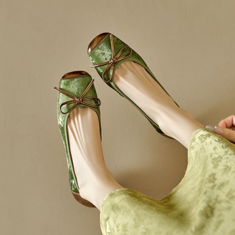 Giày ballet nữ mũi tròn da bò gót thấp nơ phối màu kiểu Trung Quốc mới — Màu nâu