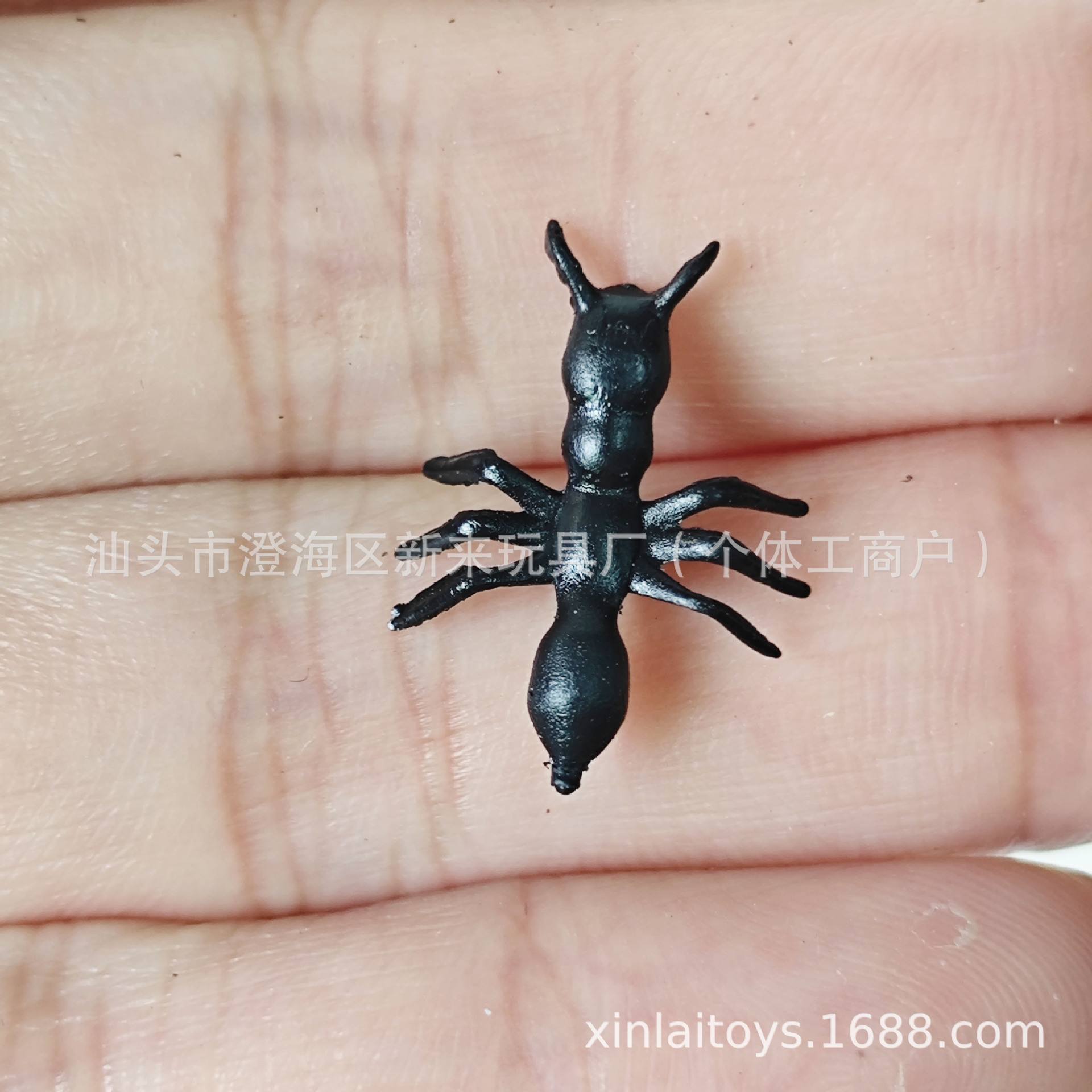 작은 개미 장난감 (2*1.5cm)