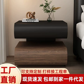 床头柜;皮艺床;梳妆台