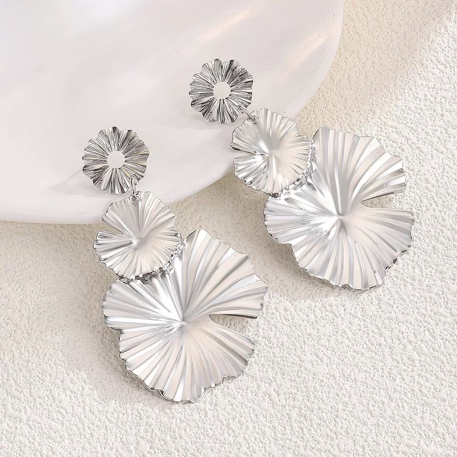exaggerated leaf flower earrings for women retro fashion long alloy flower earrings earrings_voghion.com