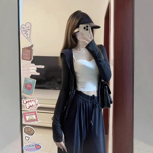 The small man wears a complete set of ice silk sunscreen clothing casual sportswear suit for women's summer slim-fitting two-piece set