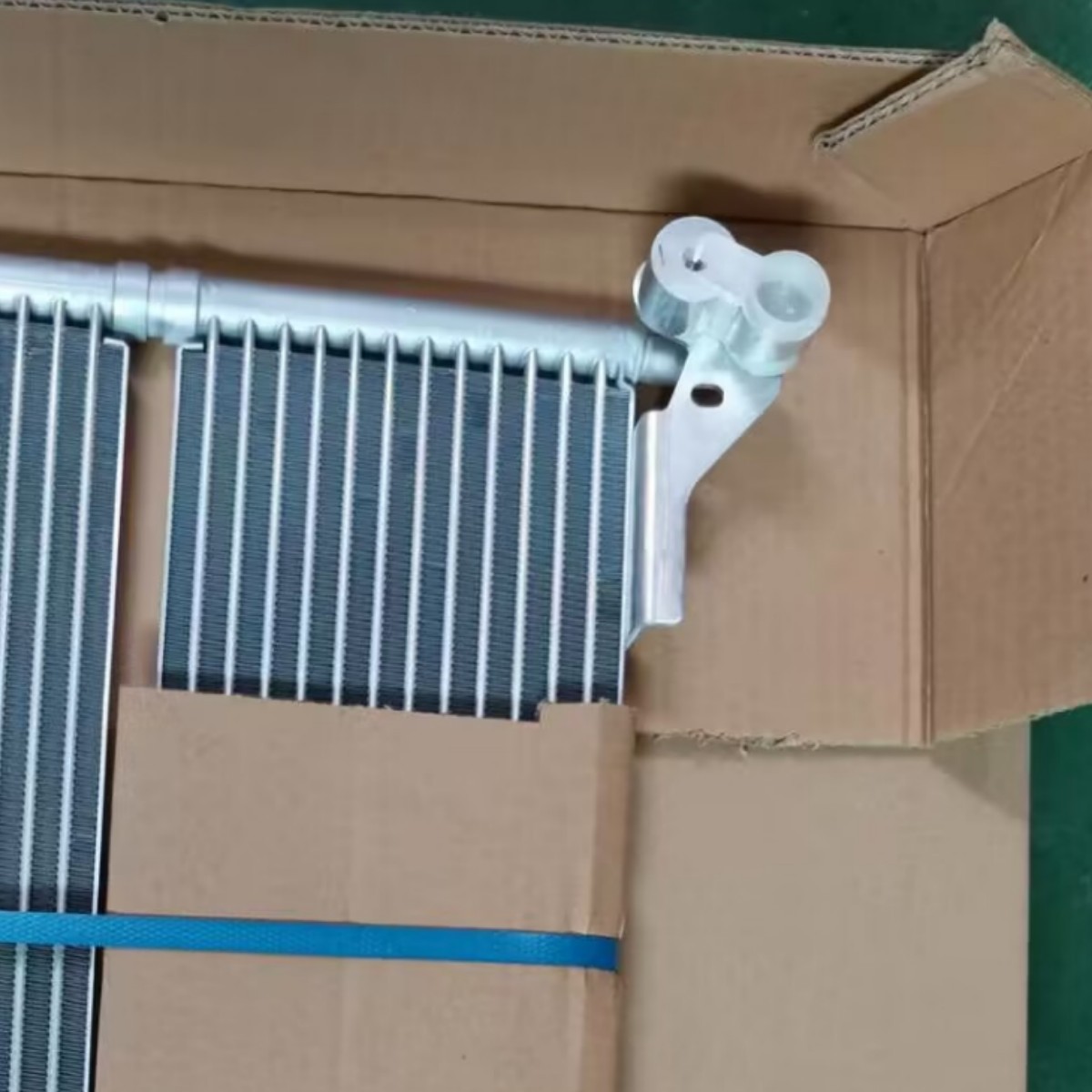 适用于BMW 17217560963  Transmission Oil Cooler Sedan E60 E61