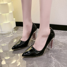 高跟时装单鞋女2024年春秋欧美新款水晶粗跟大码尖头浅口职业皮鞋
