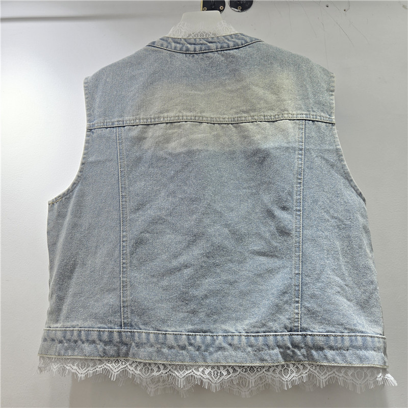 A principios de primavera, tierna sensación de diseño de moda de flores de encaje, chaleco de vaquín, chaqueta de adelgazamiento, blusa