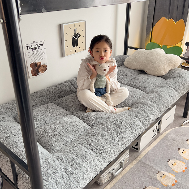 The 120x 200 dormitory special 90x 190cm lamb mattress used by the student school will not collapse or deform.
