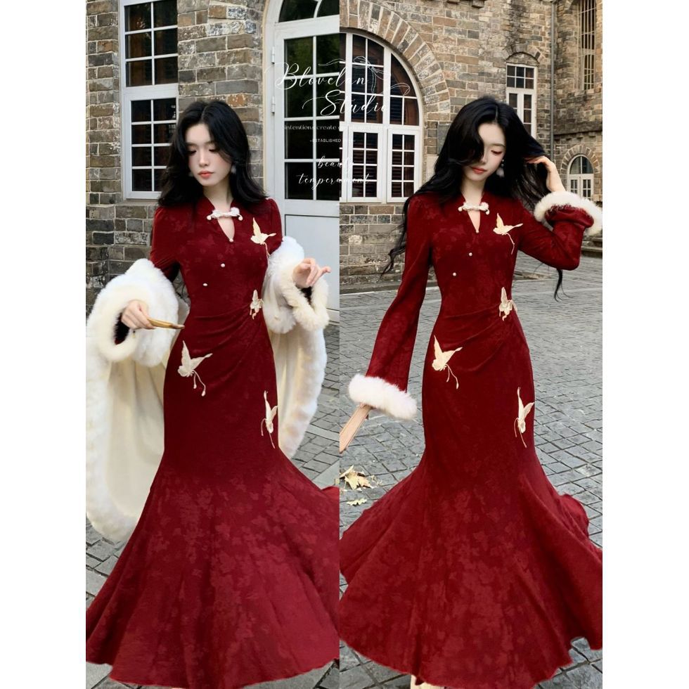 Featured Model: Red Feather Glazed New Chinese Style Jacquard Waist-Cinching Mermaid Slim-Fit Dress for Engagement and New Year
