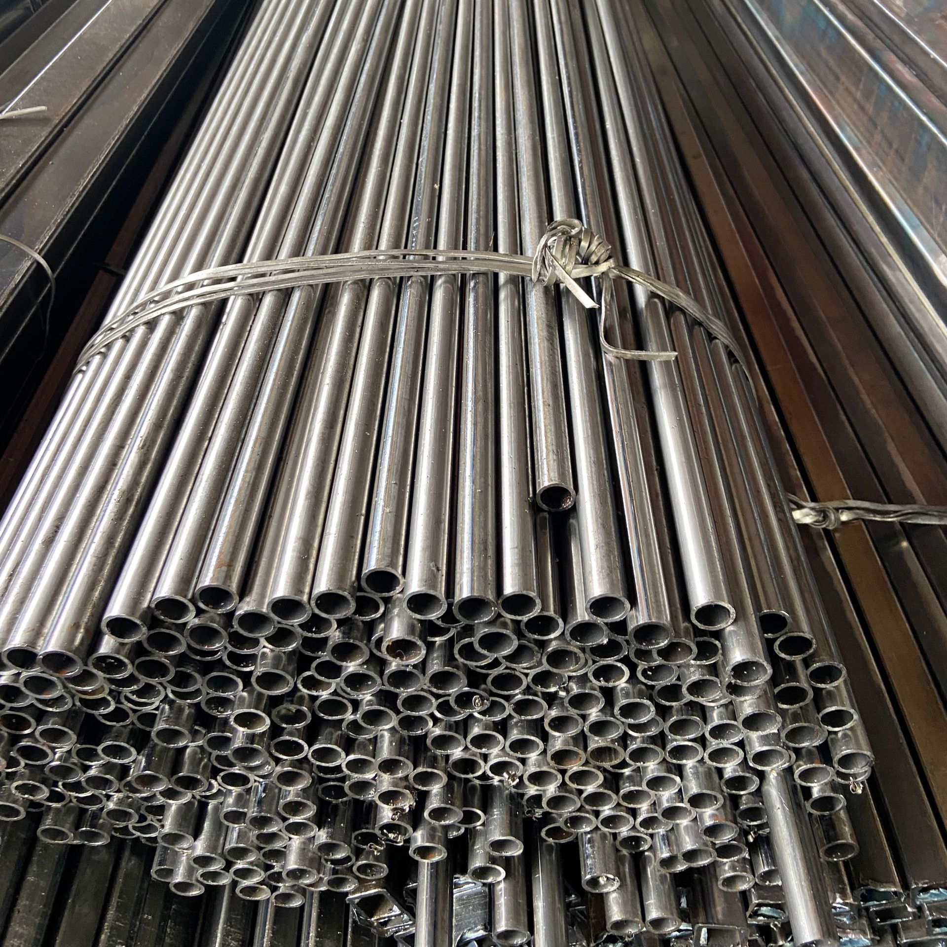 家具异型直缝焊管薄壁椭圆铁管建筑家具框架管材可定尺寸切割