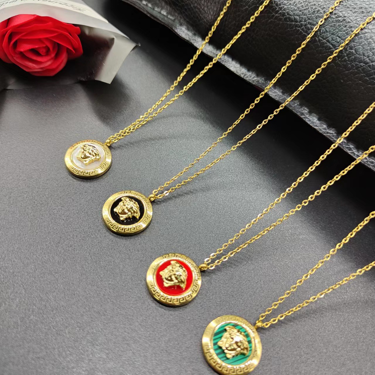 Baroque Style Head Round Titanium Steel Inlaid Shell Pendant Necklace 1 Piece