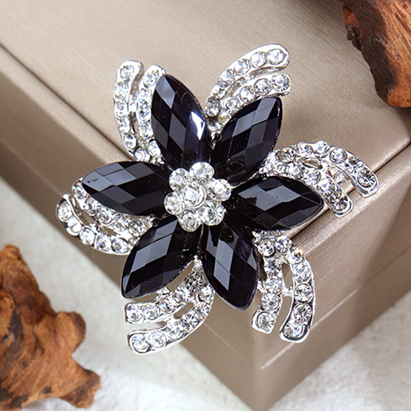 31g Weight Rhinestones Inlay Material Vintage Style Pin Flower Alloy Plating Inlay Rhinestones Unisex Brooches