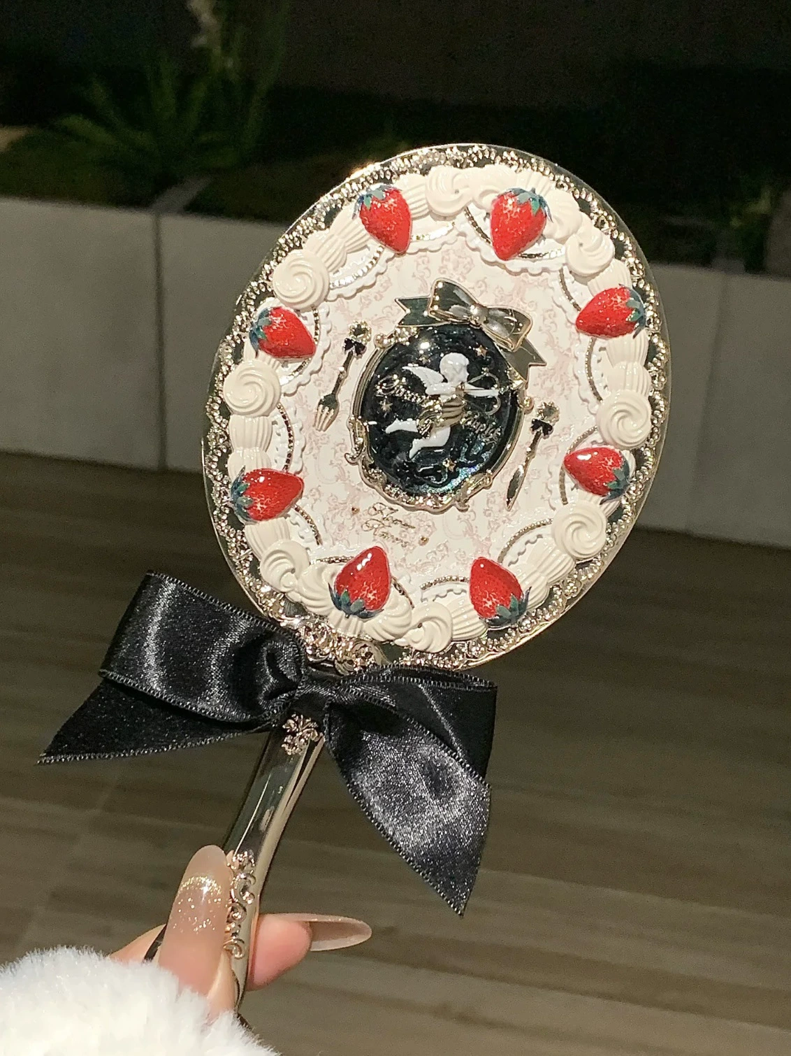 Клубничный крем для губ, румяна для лица, духи, гуашь, компактная пудра, бальзам, подвеска, коробка для хранения