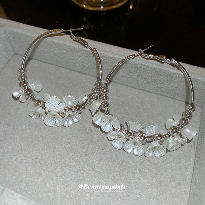 Pendientes redondos de flores de acrílico con aguja de plata, lujo ligero, sentido de alta gama, pendientes de moda simple transfronteriza, pendientes de nuevo estilo