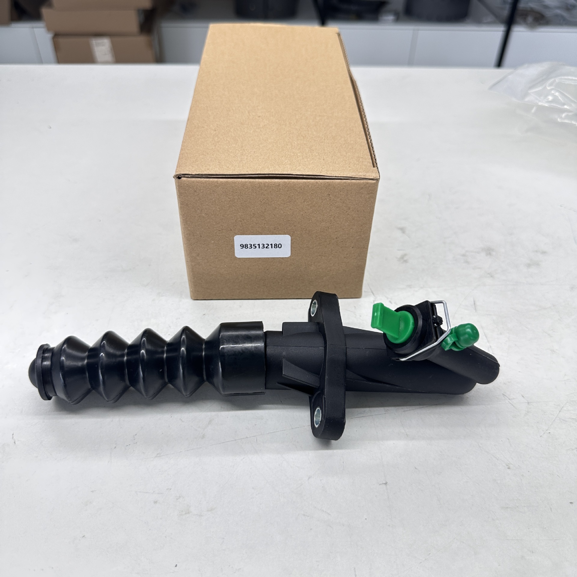 Clutch  Cylinder Is Suitable for Peugeot 9835132180