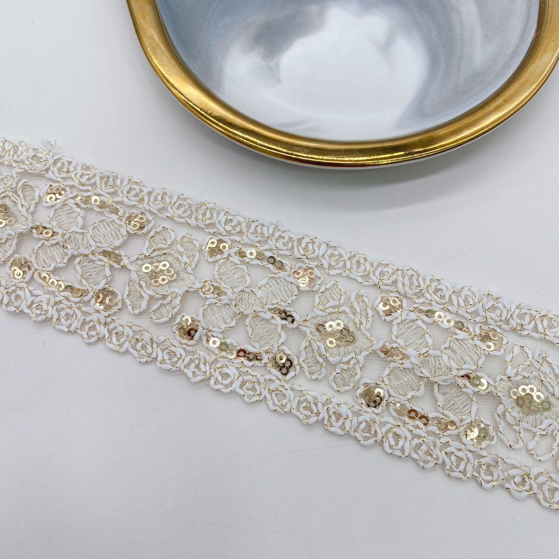 Nuevo estilo étnico bordado hueso de coche lentejuelas encaje retro fondo de malla hilo de algodón hilo accesorios de ropa encaje