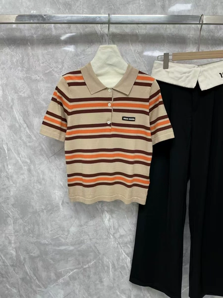 Brown, with short sleeve