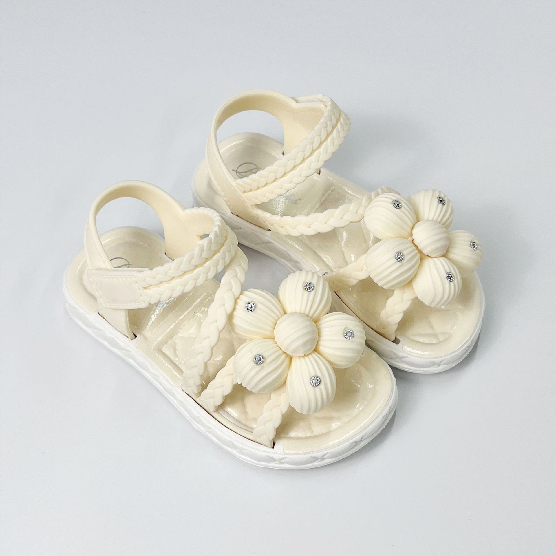 Sandalias para niñas nuevas sandalias transfronterizas de verano para niños pequeños y medianos, princesas de fondo plano de PVC para niños image 10