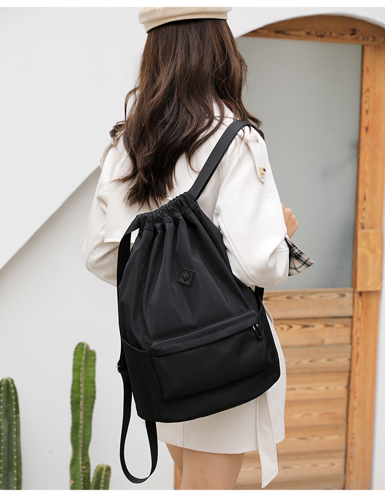 Cross-border exclusive new women's fashionable and trendy backpack, water-resistant large-capacity sports and fitness bag, travel schoolbag Item Picture