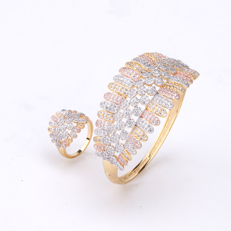 Fashionable creative women's bracelet with zircon