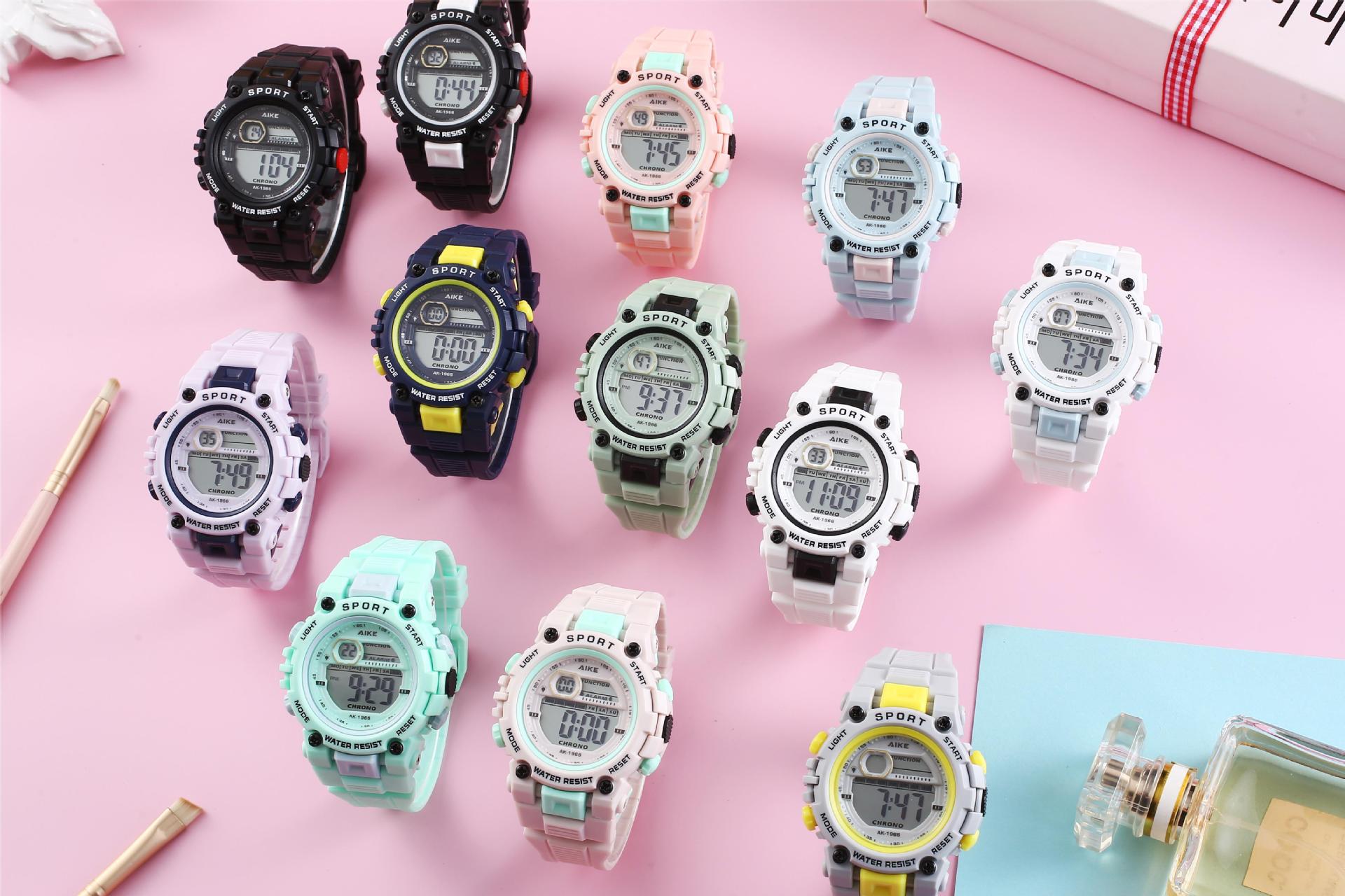 Coreano de alto valor de la cara pareja de estudiantes de secundaria y secundaria amigos reloj electrónico despertador impermeable nocturna al aire libre reloj deportivo al por mayor