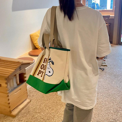 Japanese and Korean new puppy cartoon cute canvas color-blocking printed handbag fashionable large-capacity shoulder crossbody bag