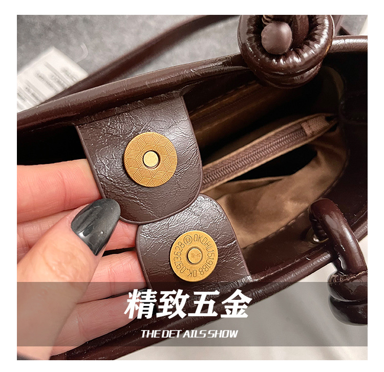 Autumn and winter fashion hand-held bucket bag for women, Korean retro and high-end style, versatile single-shoulder bag, 2024 niche casual women's bag Application Scenario