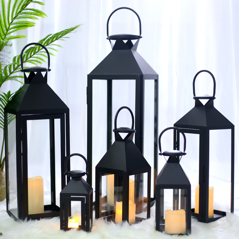 Fábrica tienda spot mayorista lámpara de viento de hierro forjado estilo europeo al aire libre piso de vidrio candelabros decoración de patio modelo candelabros