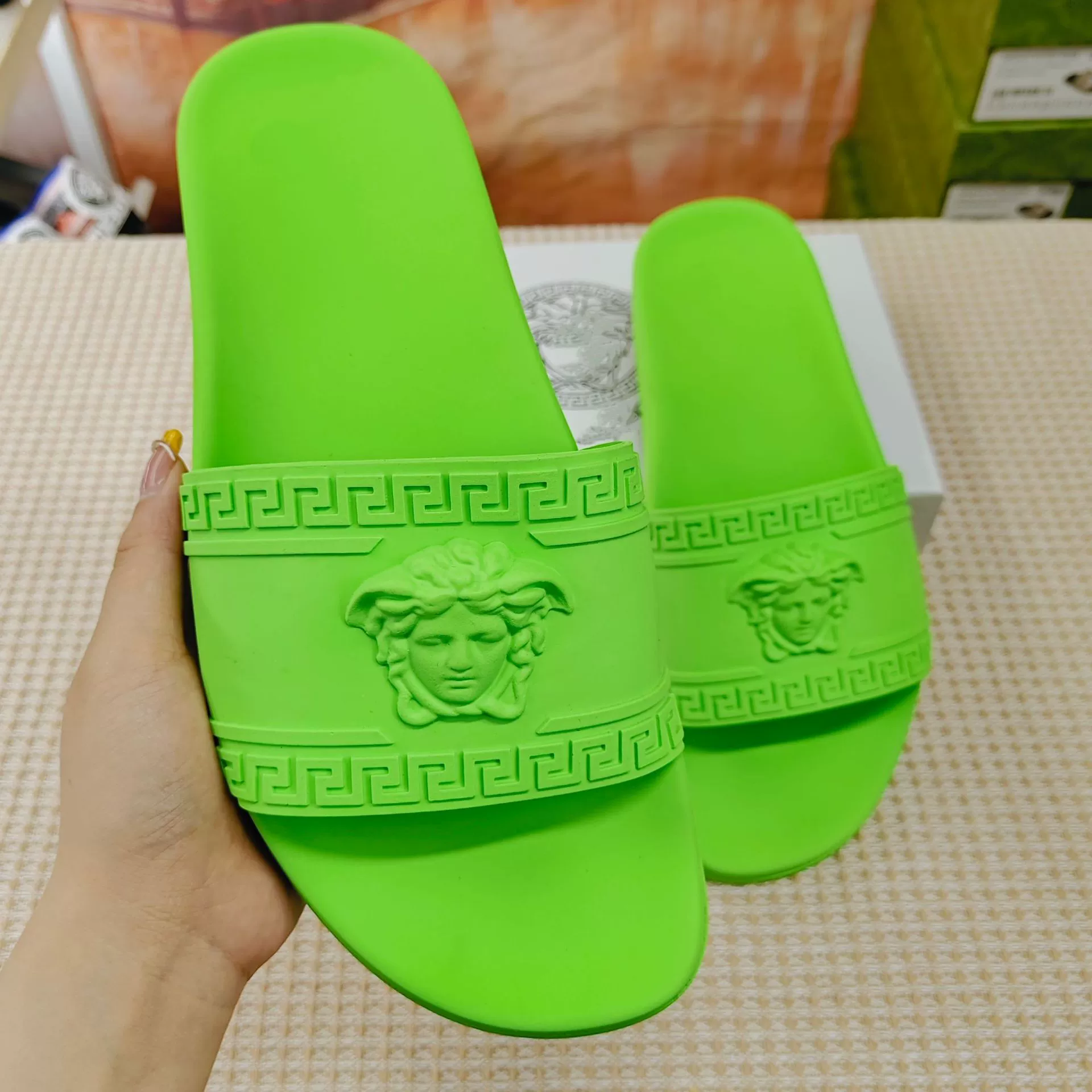 Высококачественные зеленые сандалии 2023 Летние пары Beauty Fashion Нескользящие шлепанцы Вьетнам Камбоджа Сингапур