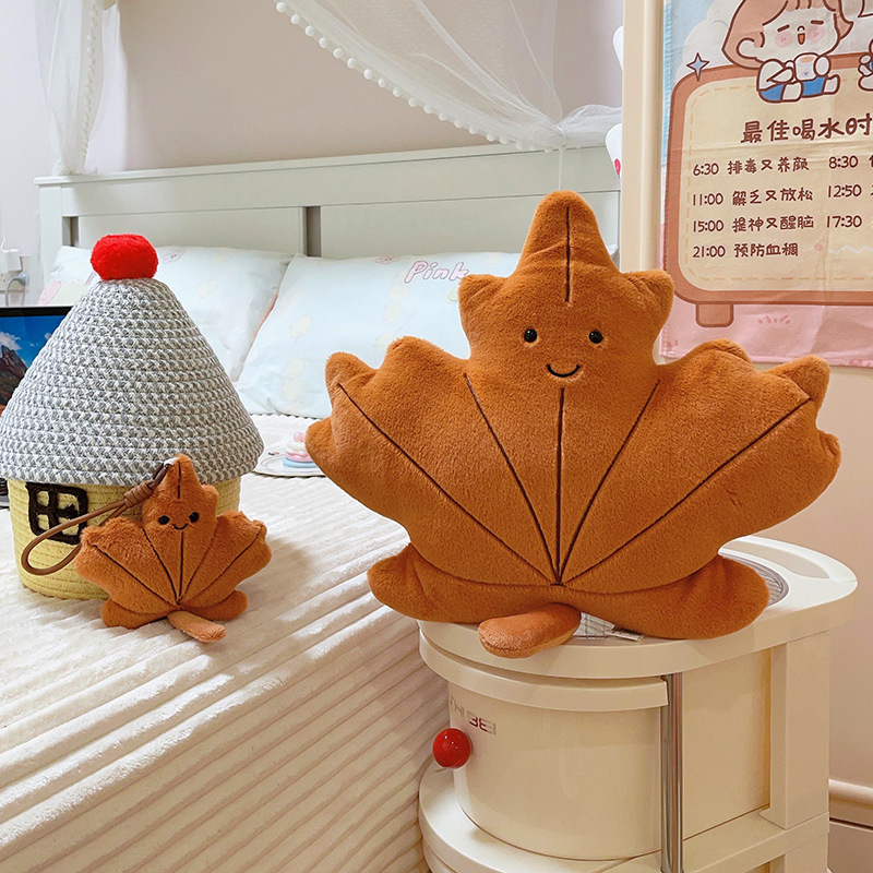 Cute caricatura ins viento hoja de arce almohada juguetes de peluche sofá cojín almohada colgante decoración de sofá doméstico