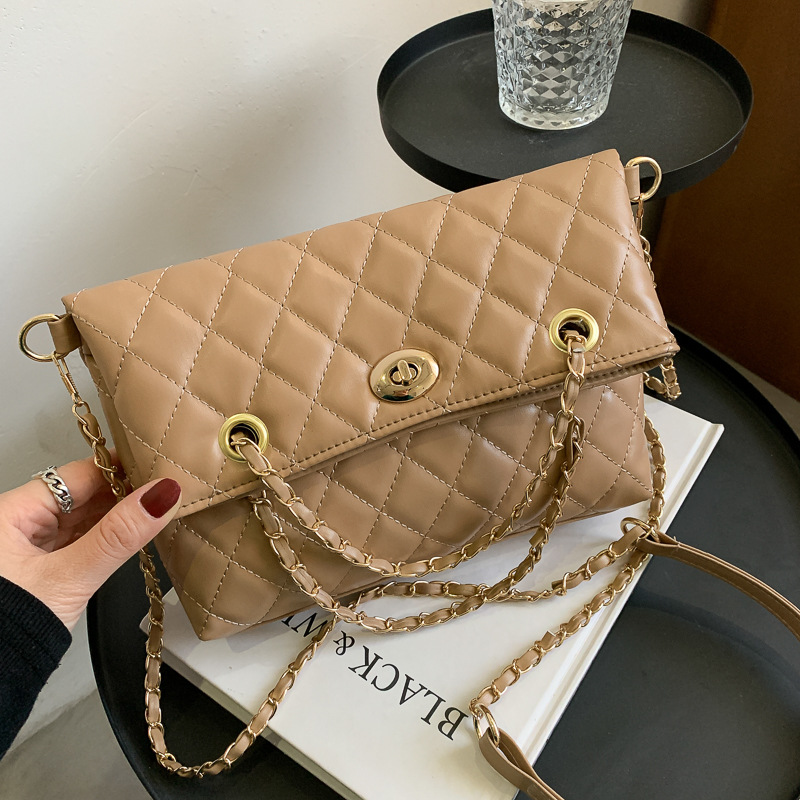Underarm girdle 2020 winter new pattern Quilted Spiraea chain fold Bucket bag Ladies portable One shoulder Inclined shoulder bag