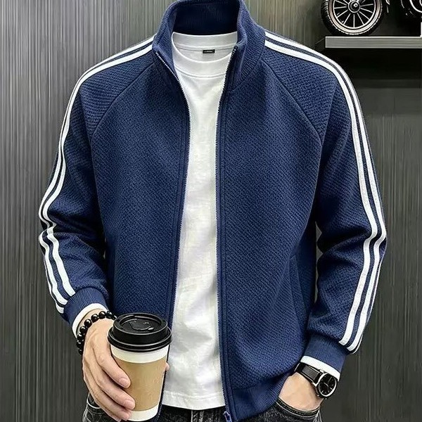 Navy blue three-stripe cardigan jacket for men, suitable for spring and autumn, cleanfit style, with a stand-up collar, baseball jacket design, and striped patchwork