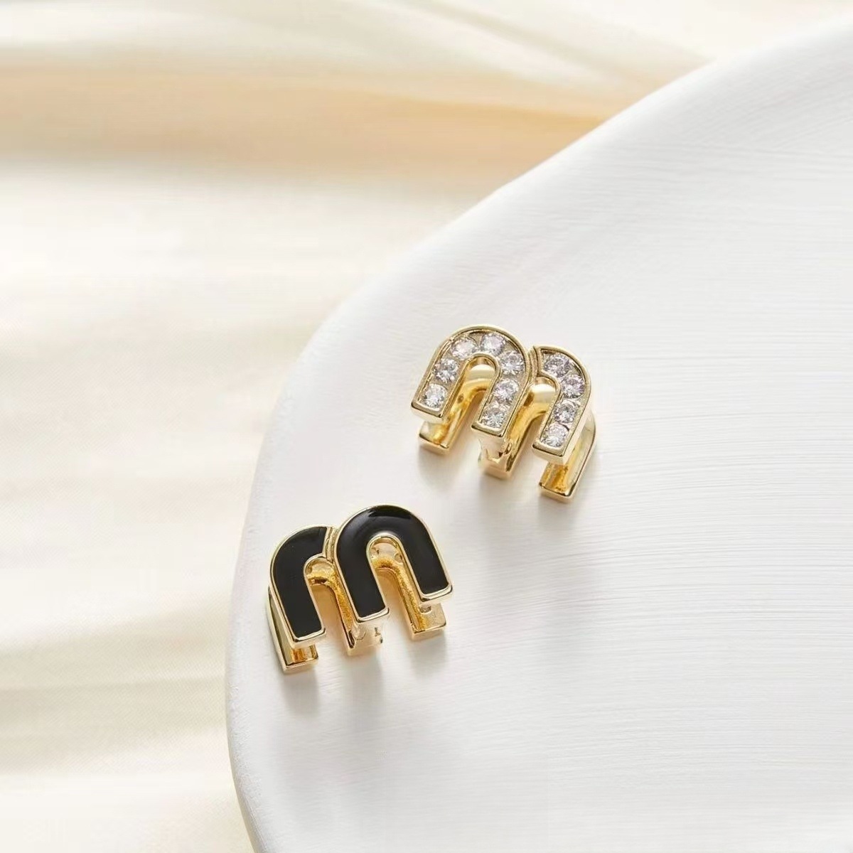 2024 New Colorful 'M' Letter Earrings Double-Sided Luxury Inlaid Zircon Sweet Versatile Popular Stud Earrings detail image 13