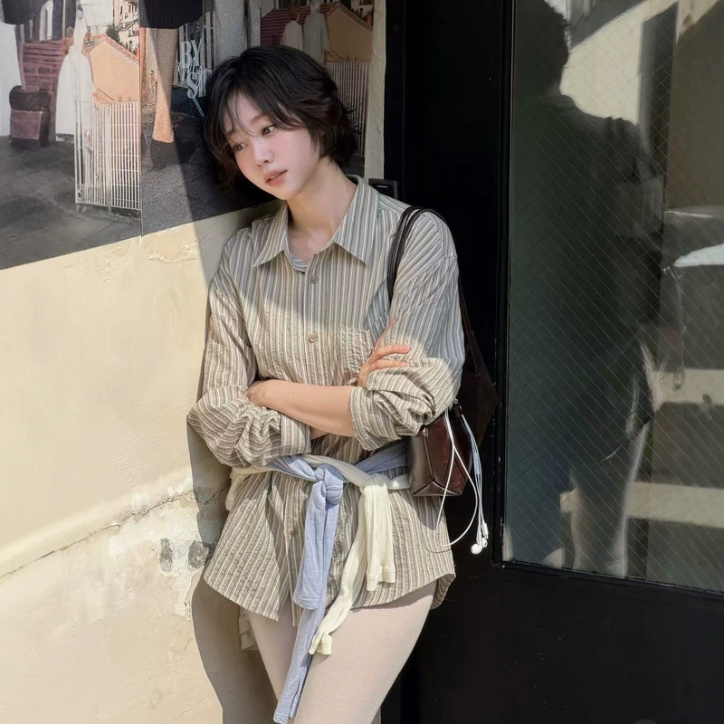 Now - Correct version: Korean Dongdaemun-style retro striped loose-fit long-sleeve shirt with side buttons Now - Correct version: Korean Dongdaemun-style retro striped loose-fit long-sleeve shirt with side buttons