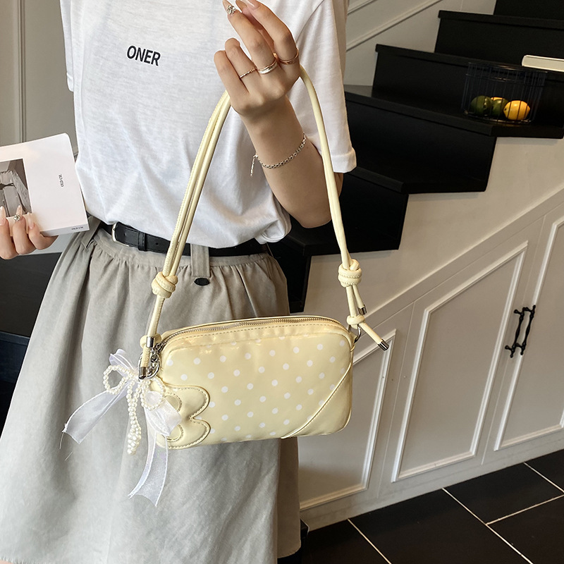 Bolso de moda coreano 2025 verano nuevo bolso femenino bolso de hombro de punto de onda de estilo extranjero celebridad de Internet bolso de mensajero del mismo estilo marea