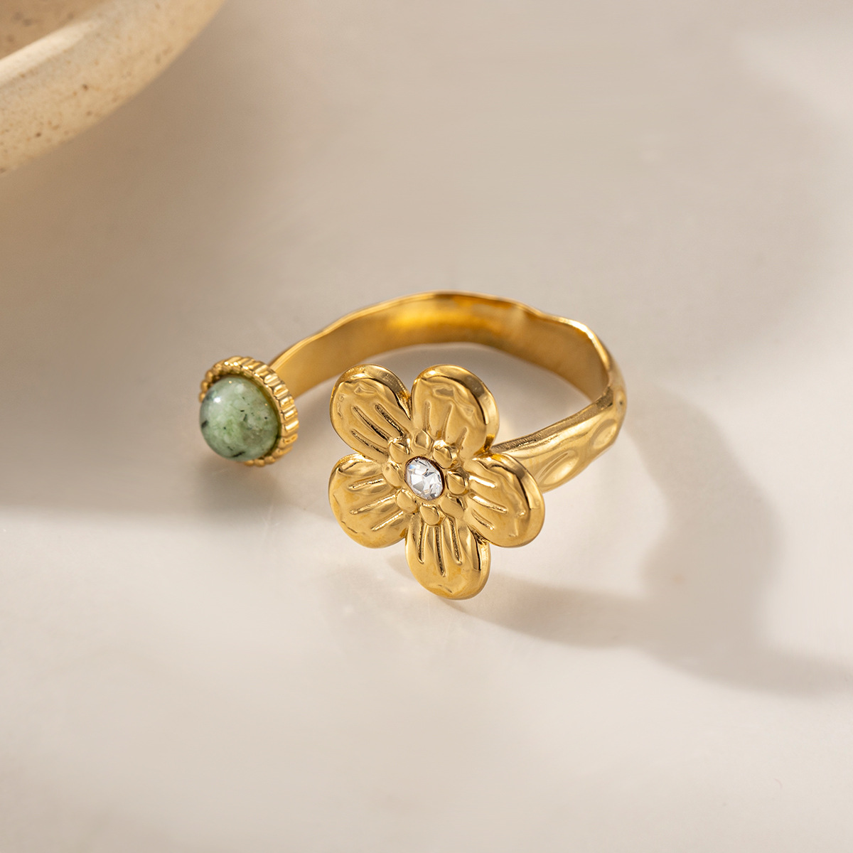 Anillo de acero inoxidable europeo y americano de Tena, lujo ligero, sentido de alta calidad, piedra natural con incrustaciones de anillo de acero de titanio, joyería de nicho femenina