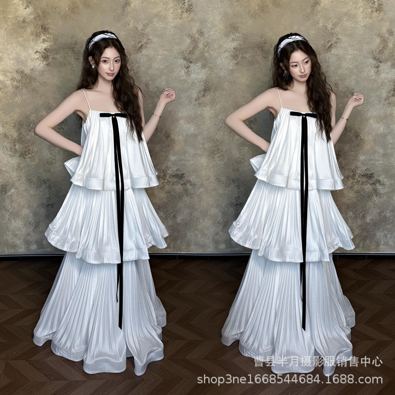 Photo Studio's New French-Style Simple White Morning Robe Pleated Skirt Bridal High-End Engagement Dress Photo Shoot Clothing Photo Studio's New French-Style Simple White Morning Robe Pleated Skirt Bridal High-End Engagement Dress Photo Shoot Clothing