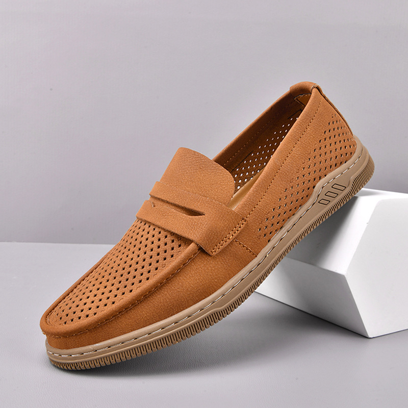 Zapatos de hombre de cuero real 2025 nuevos zapatos de negocios británicos transpirables con suela suave zapatos casuales perezosos con un zapato hueco