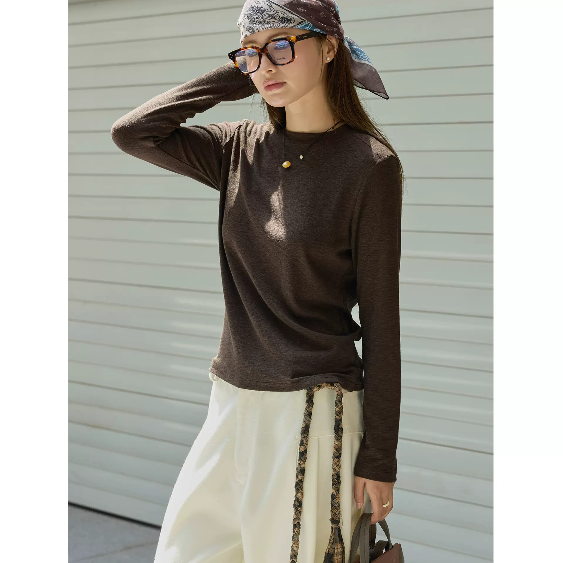 卢浮早秋新款韩系松弛感基础莼色圆领微修身打底衫柔软亲肤上衣女