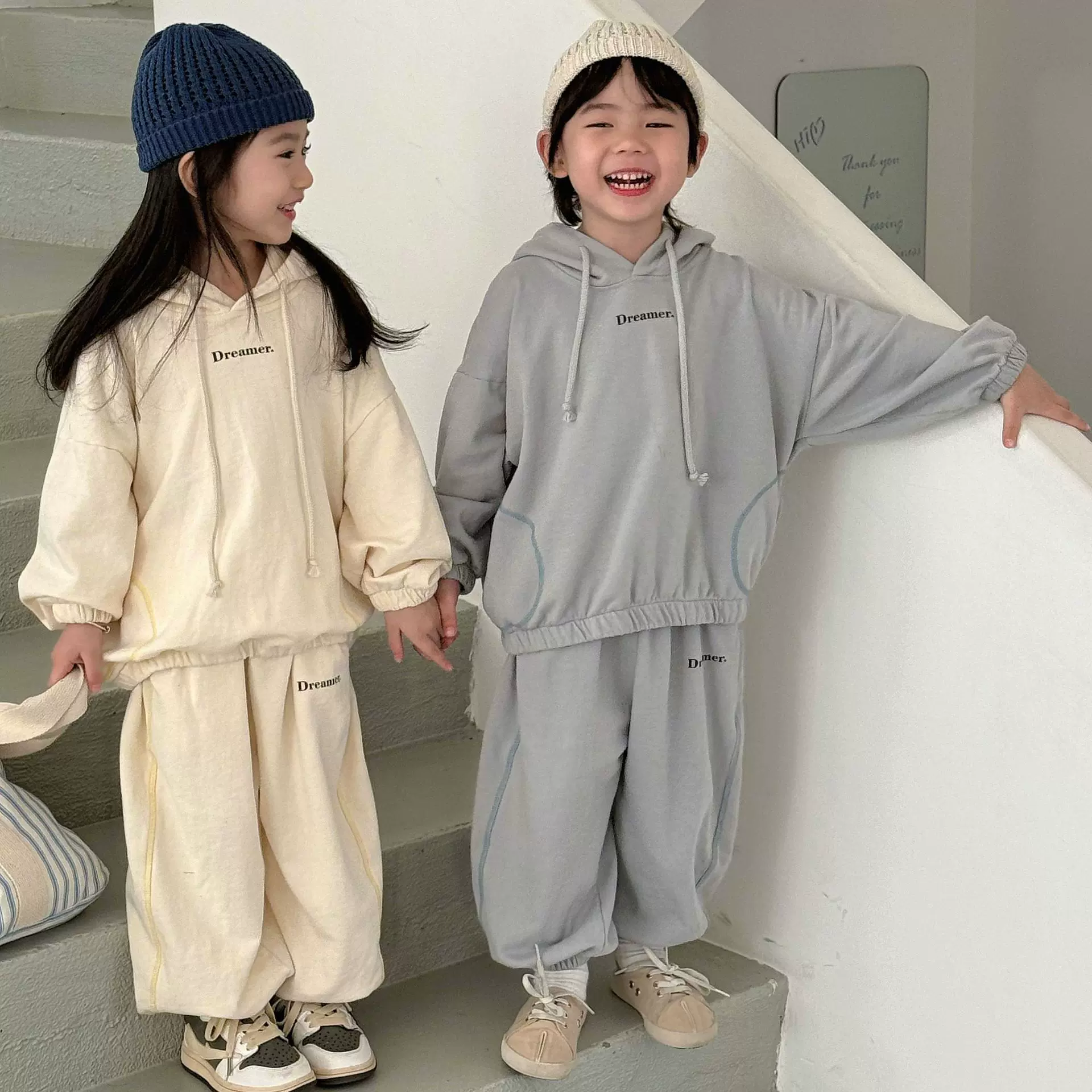 春季中小儿童卡通字母印花连帽纯色简约卫衣休闲运动洋气两件套装