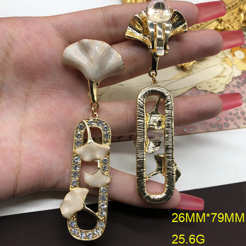 1 Pair Retro Flower Plating Inlay Alloy Rhinestones Drop Earrings display picture 4