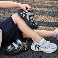 2025 夏の新しい子供のスポーツサンダル本革女の子メッシュ通気性お父さん靴男の子中空メッシュ靴