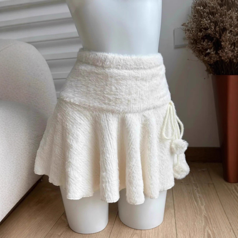 Pure Lust Style White Knitted Ruffle Skirt for Women in Autumn and Winter Cute and Sweet Plush A-Line Skirt for Small People Pure Lust Style White Knitted Ruffle Skirt for Women in Autumn and Winter Cute and Sweet Plush A-Line Skirt for Small People