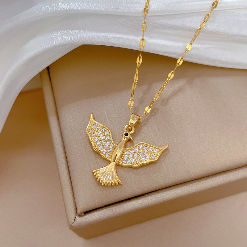 Colar de pássaro voador com diamantes em aço de titânio_voghion.com