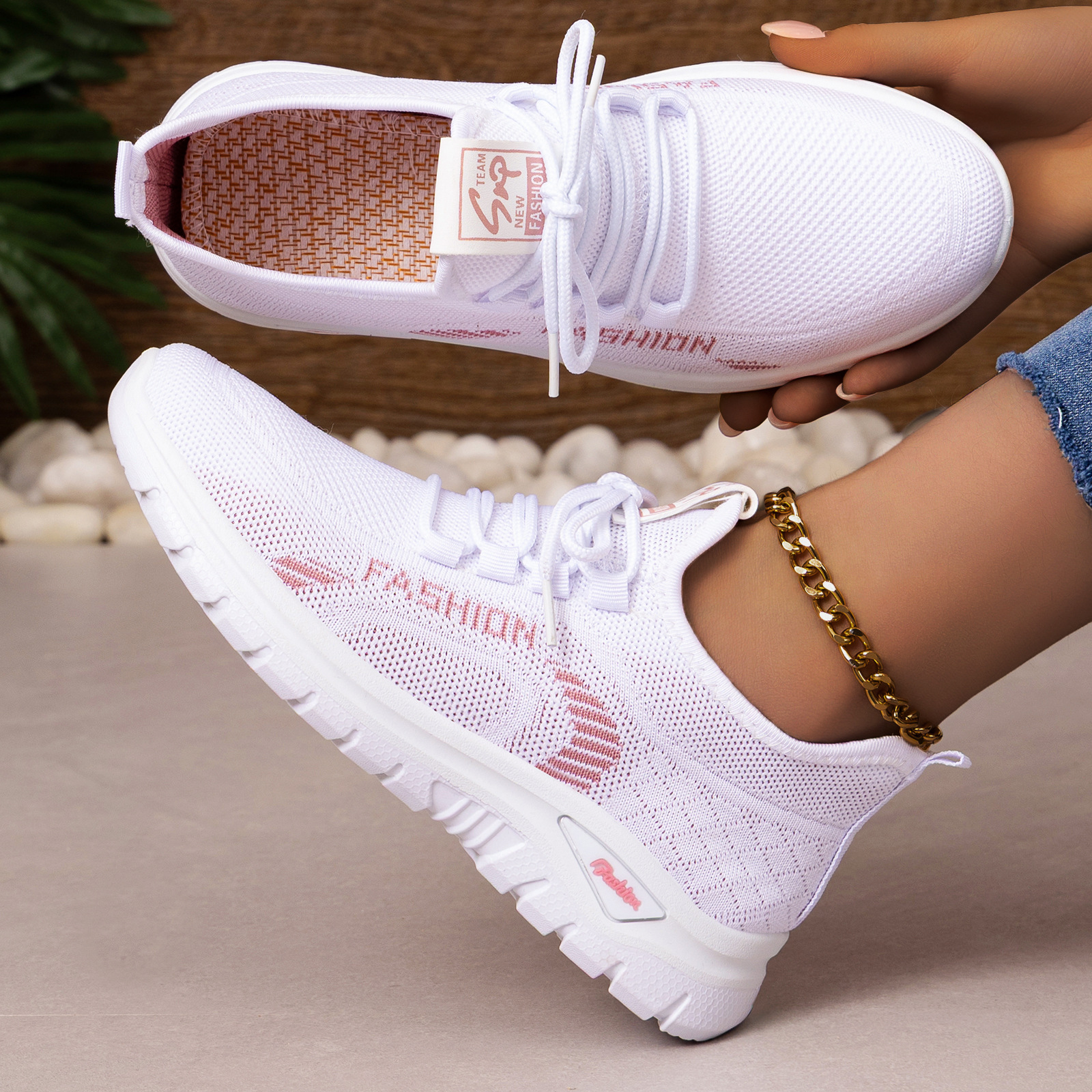 Women's Spring Breathable Sneakers, Fashionable and Versatile Fly-Knit Shoes, Soft Soles That Don'T Tire the Feet, Comfortable Mesh Shoes