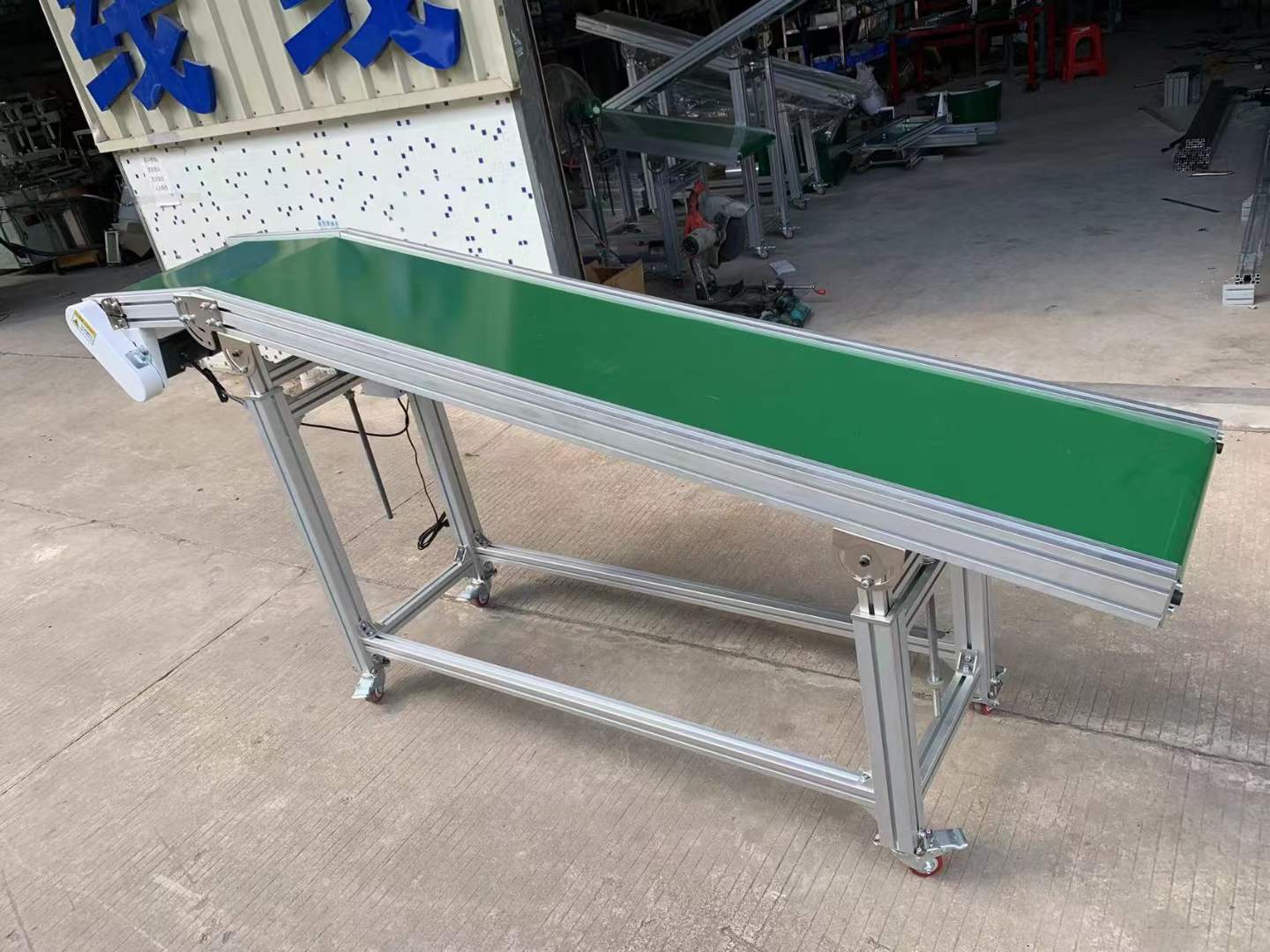 Конвейер Zhuo Shun наклонный 150x50 см