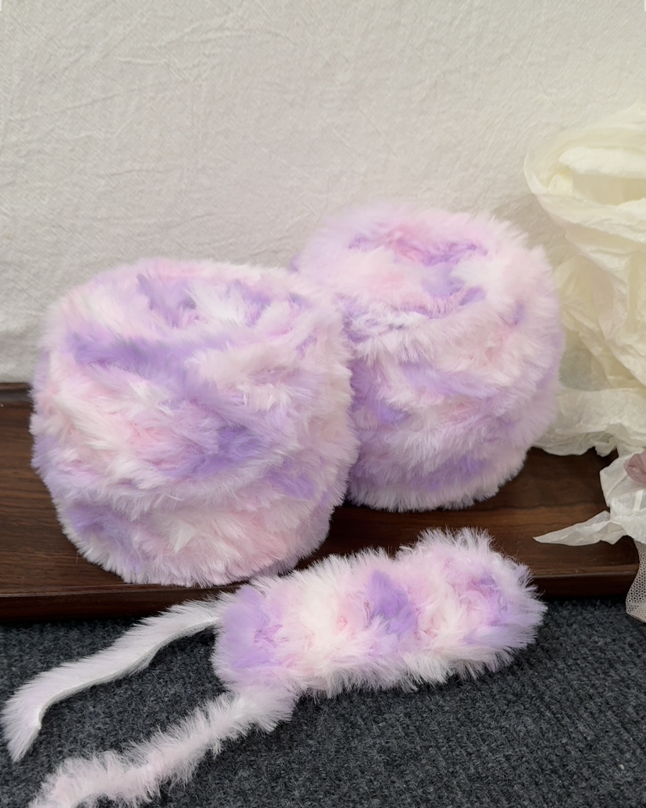 새로운 컬러 밀크티는 100g 볼로 구성되어 있으며, 긴 부분을 염색할 때마다 각 볼의 색상이 다릅니다.