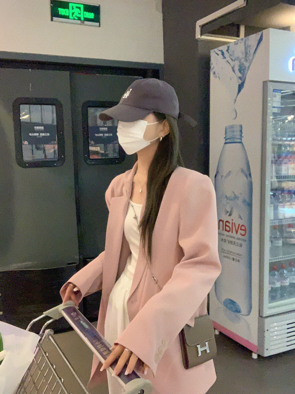 粉色西装外套女2025年春秋新款设计感小众廓形宽松休闲垫肩小西服|undefined