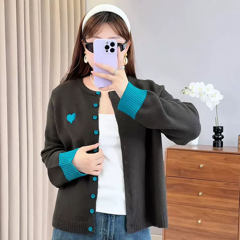 双天2025秋季新款大码女装200斤胖妹妹刺绣爱心撞色针织开衫F585