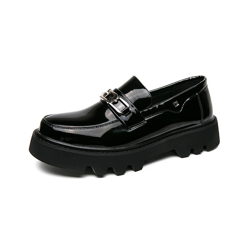 2023 Verano transfronterizo 45 yardas británico simple moda ocio cadena brillante cabeza redonda hombres tendencia zapatos de cuero