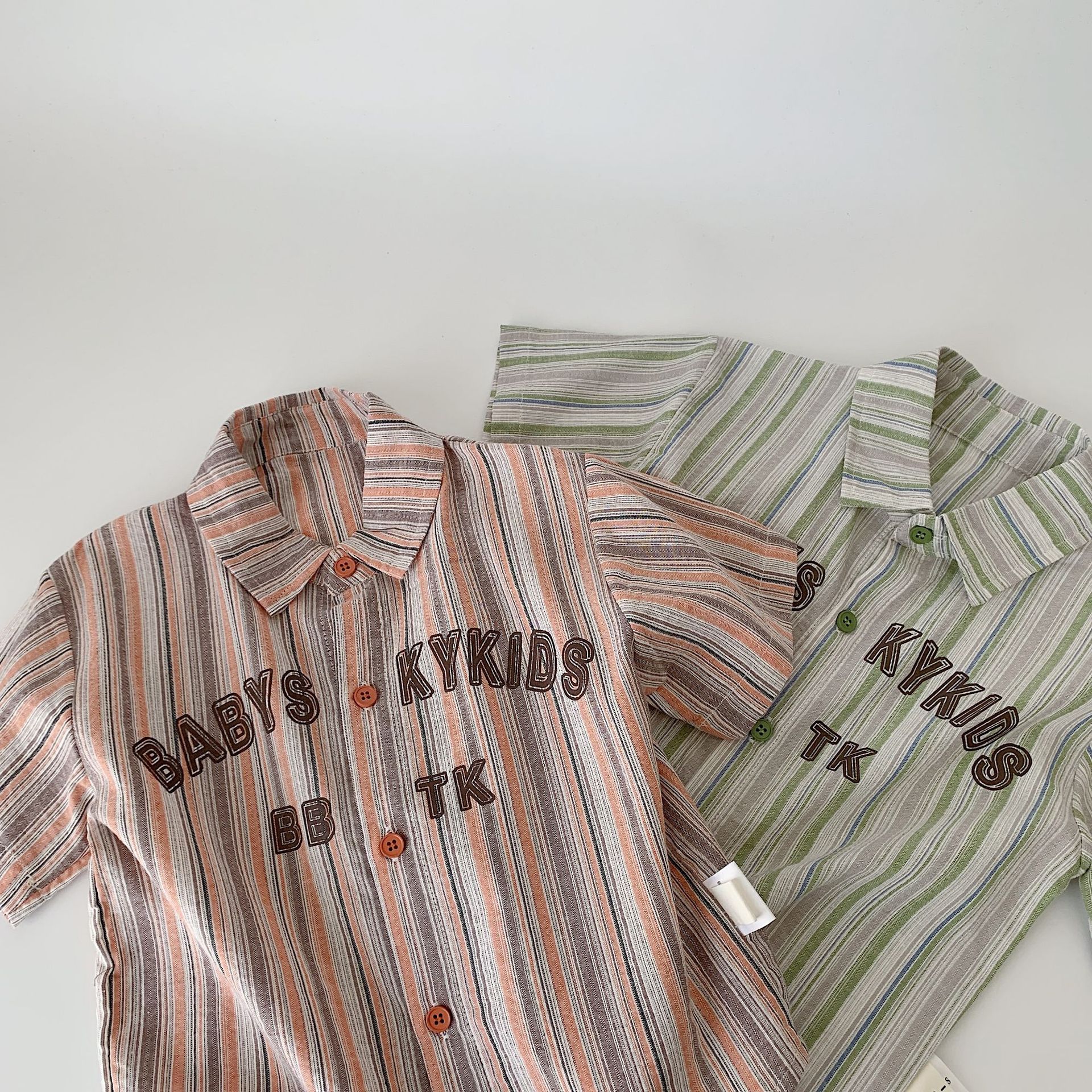 Camisa de manga corta para niños Maibao a rayas 2025 verano nuevo estilo ropa para niños coreanos estilo occidental ropa para hombres para niños al por mayor